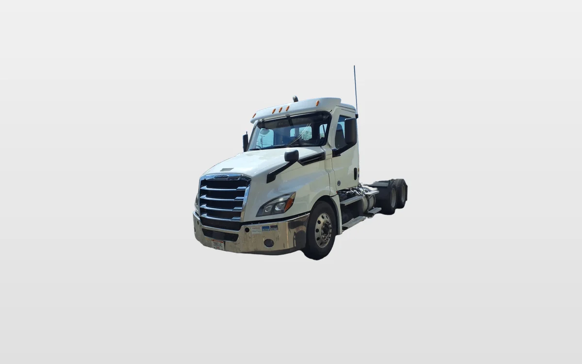 2020 Freightliner Cascadia - image 1