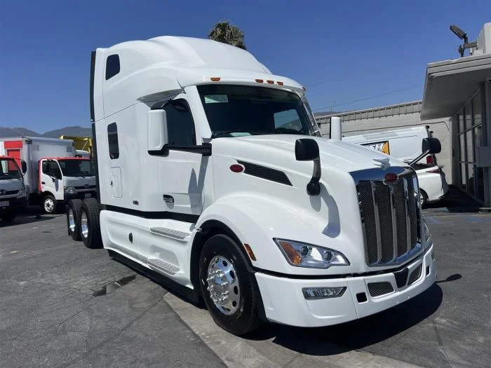 2027 Peterbilt 579 in Sylmar, CA — photo 4