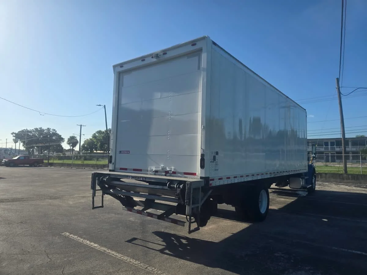 2019 Freightliner M2 106 in Tampa, FL — photo 6