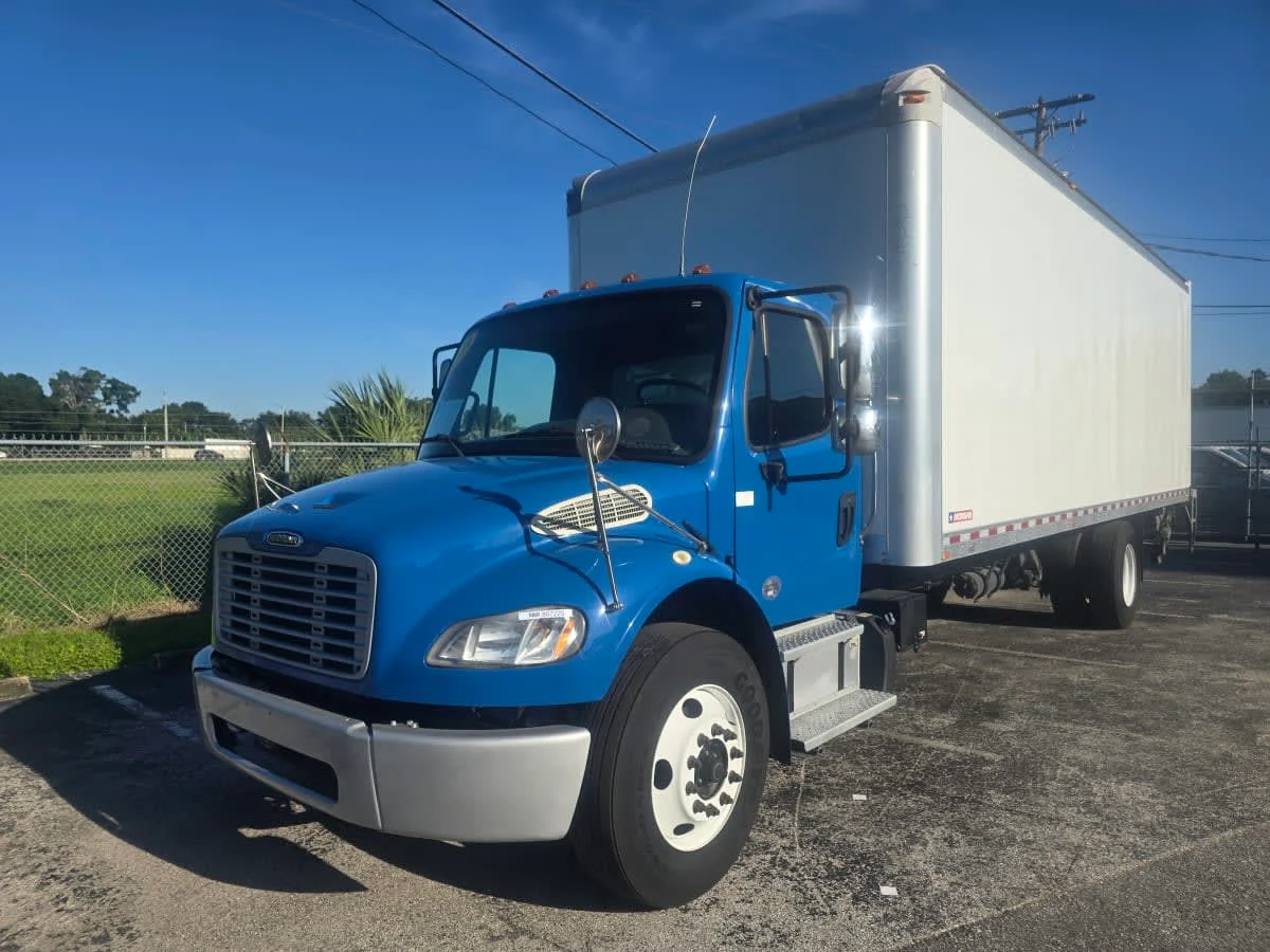 2019 Freightliner M2 106 in Tampa, FL — photo 3