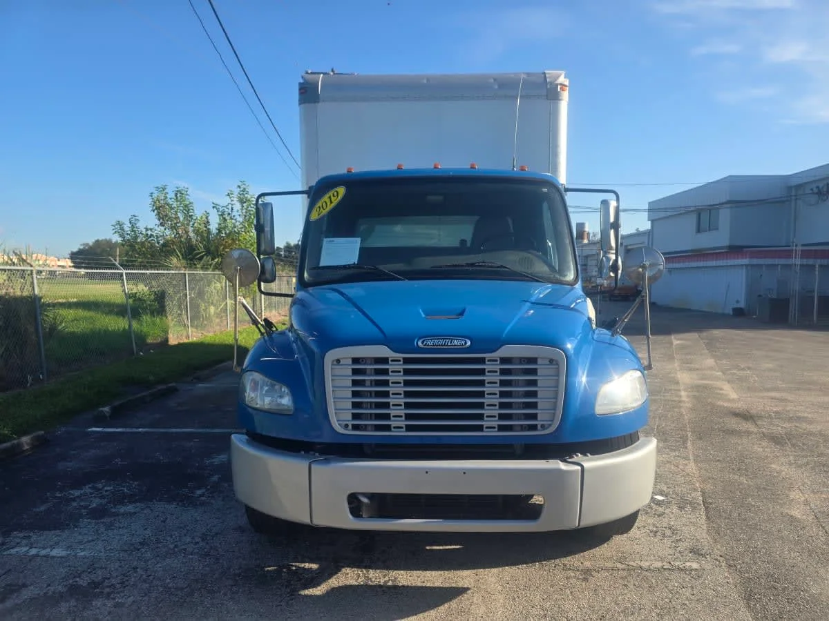 2019 Freightliner M2 106 in Tampa, FL — photo 2