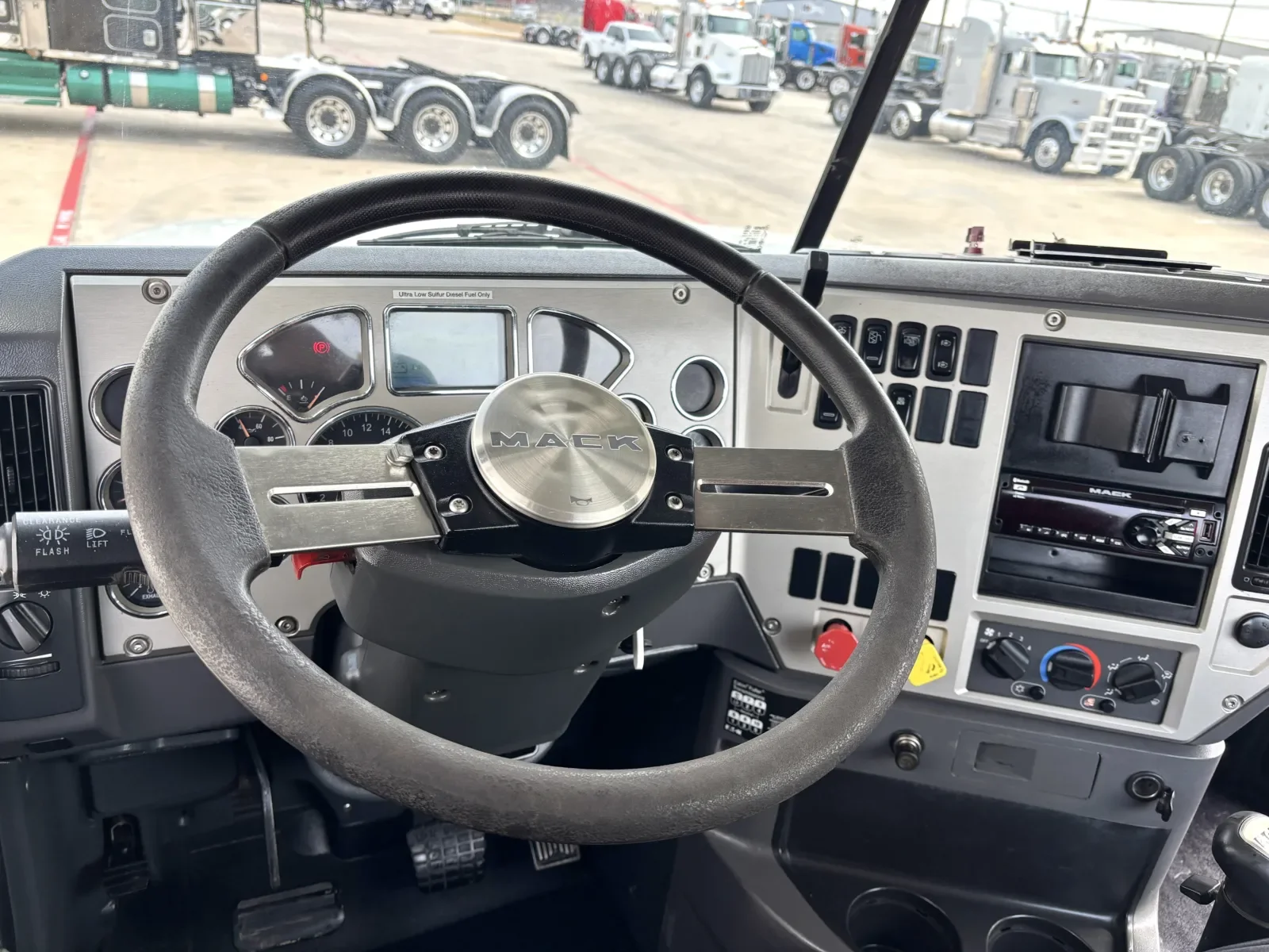 2016 Mack Pinnacle in Hutchins, TX — photo 16