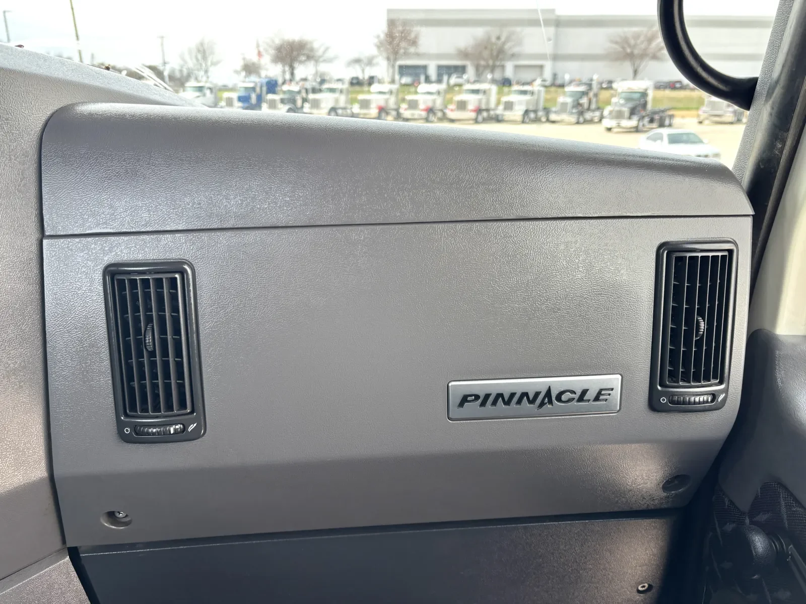 2016 Mack Pinnacle in Hutchins, TX — photo 19