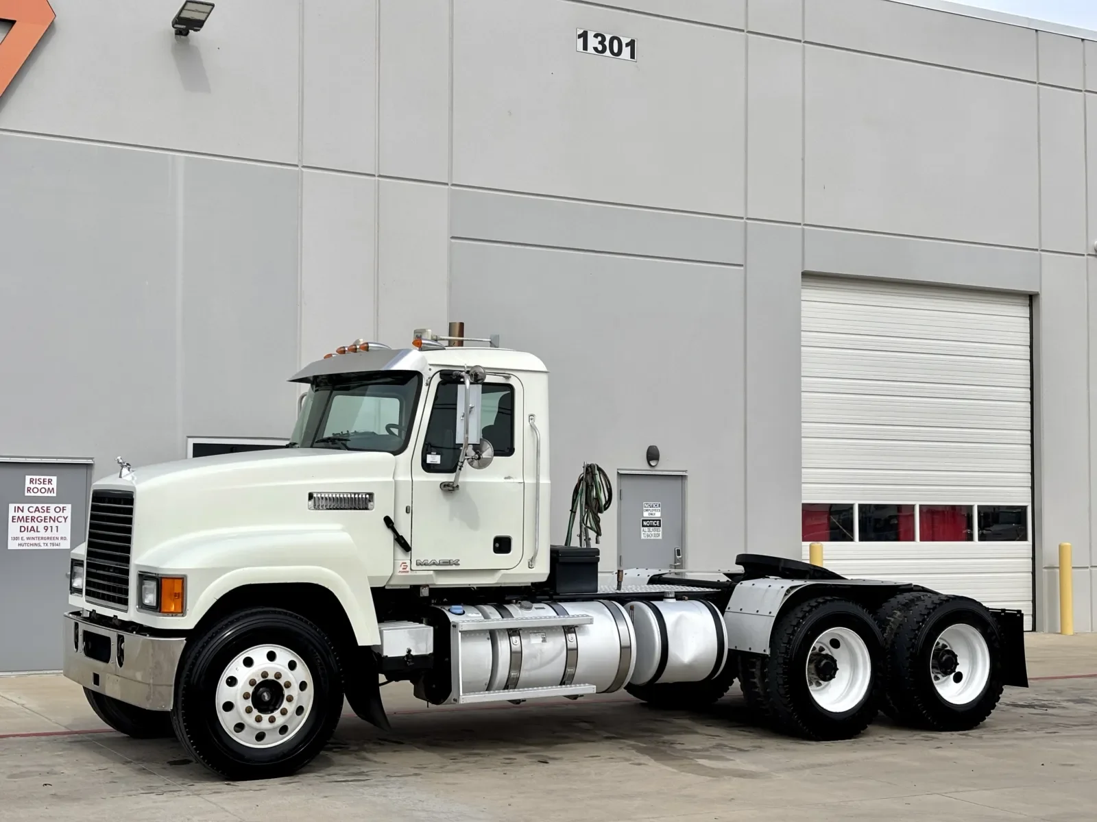 2016 Mack Pinnacle in Hutchins, TX — photo 2