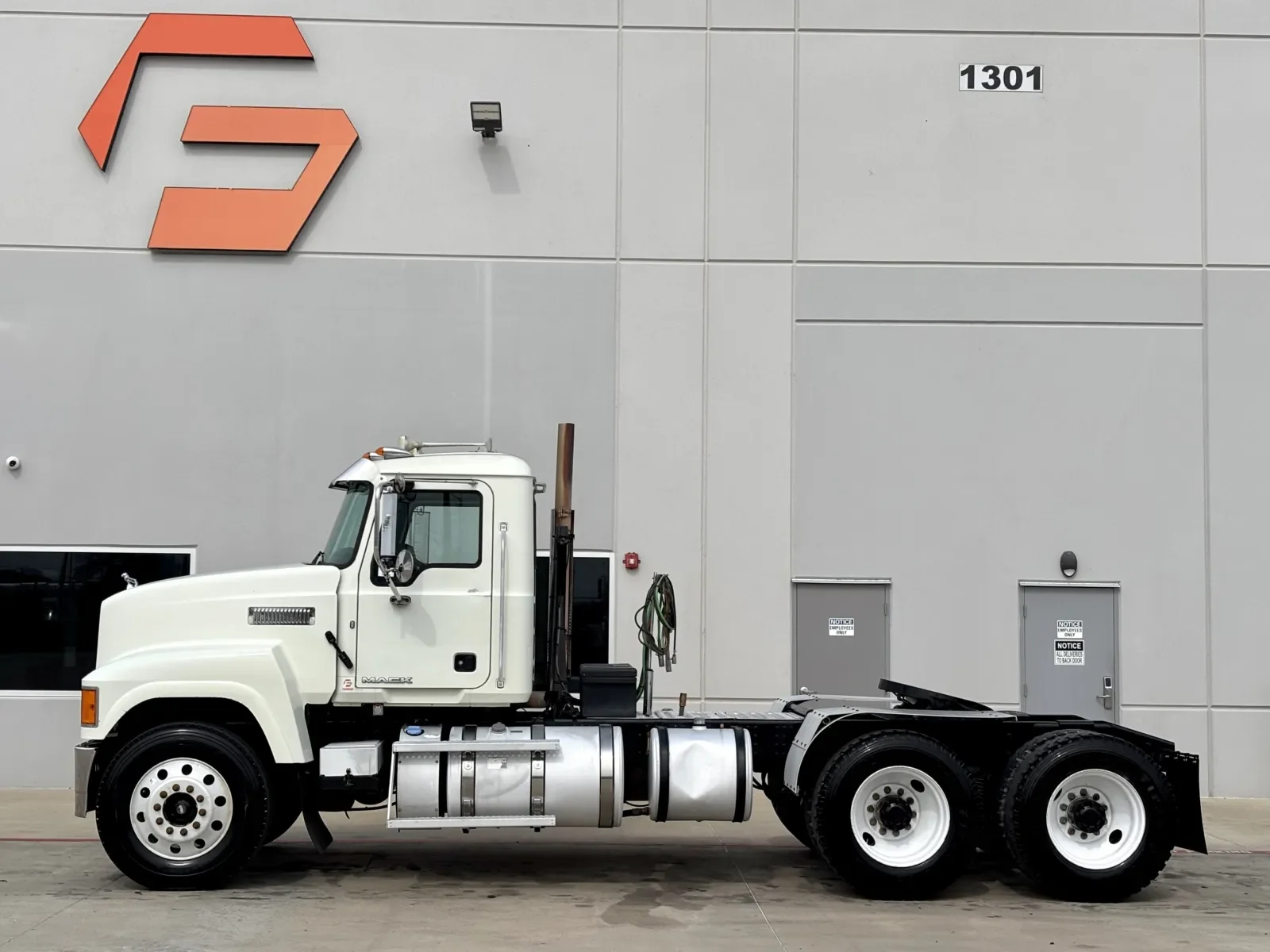 2016 Mack Pinnacle in Hutchins, TX — photo 4
