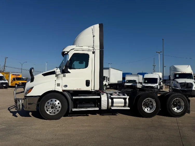 2021 Freightliner Cascadia - image 4