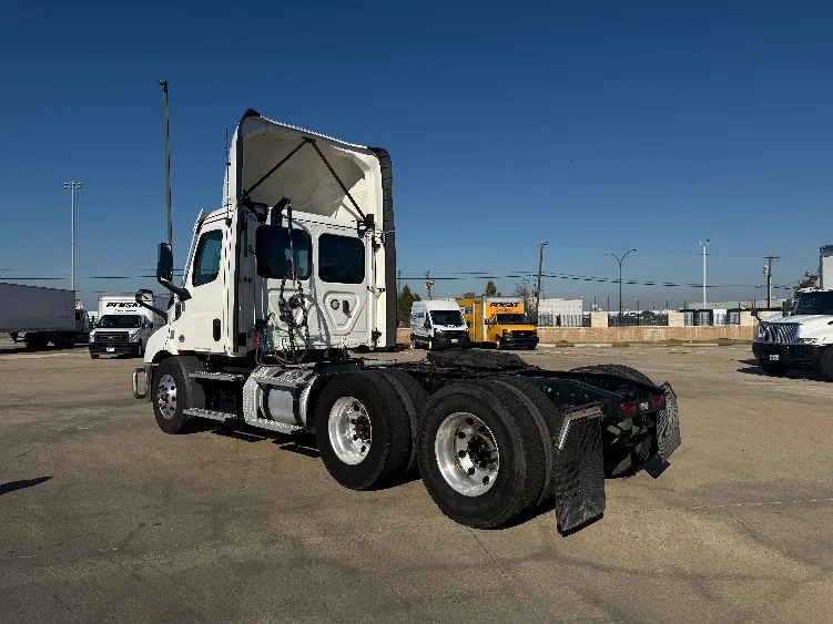 2021 Freightliner Cascadia - image 5