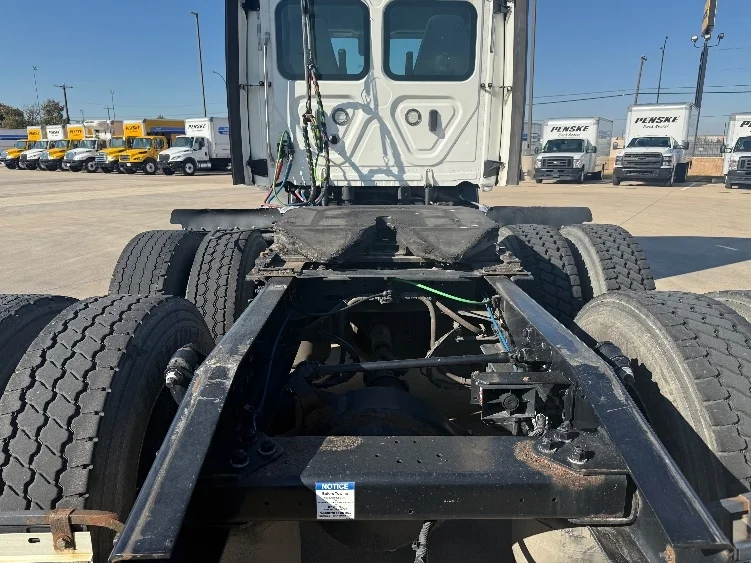 2021 Freightliner Cascadia in Arlington, TX — photo 6