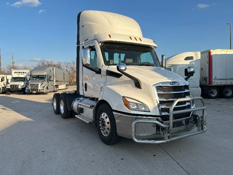 2021 Freightliner Cascadia in Arlington, TX