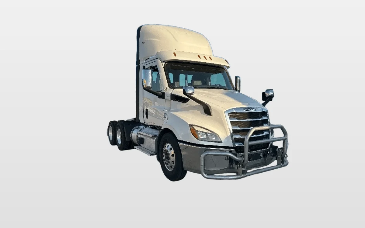 2021 Freightliner Cascadia - image 1
