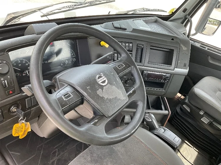 2023 Volvo VNR 660 in Ocala, FL — photo 10