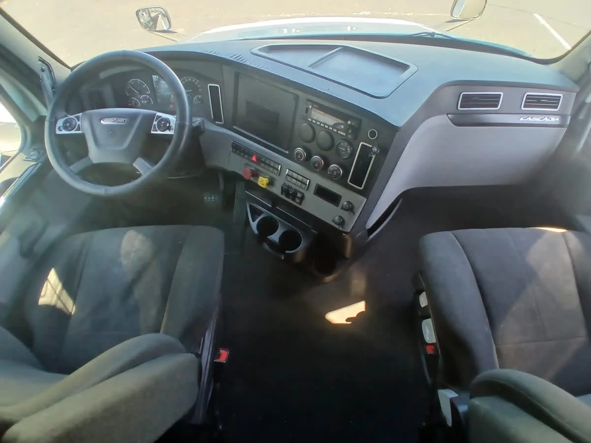 2022 Freightliner Cascadia in Jacksonville, FL — photo 7
