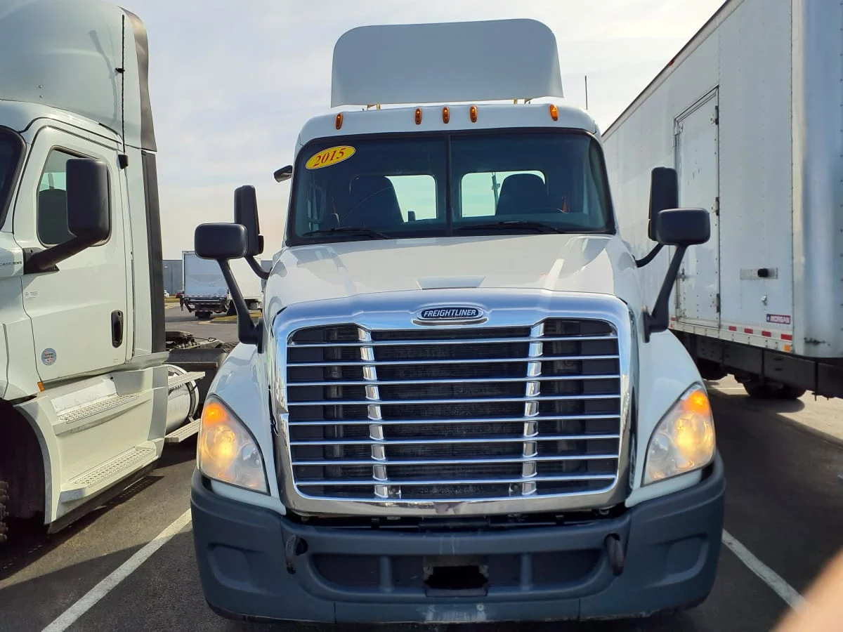2015 Freightliner Cascadia - image 2