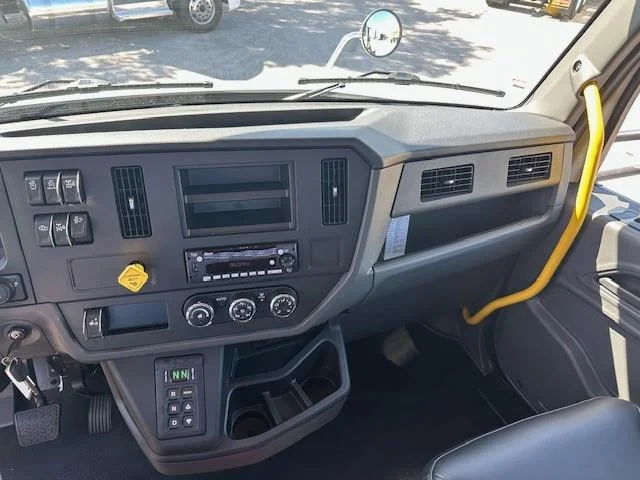 2027 Peterbilt 548 — photo 20