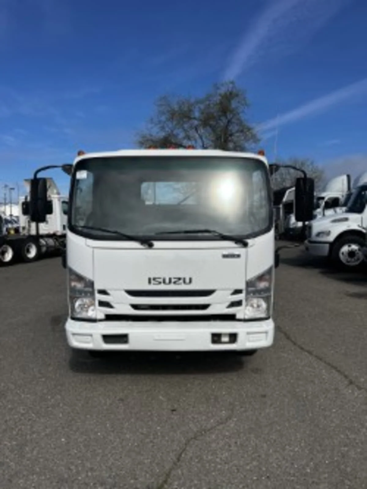 2019 Isuzu NRR - image 2