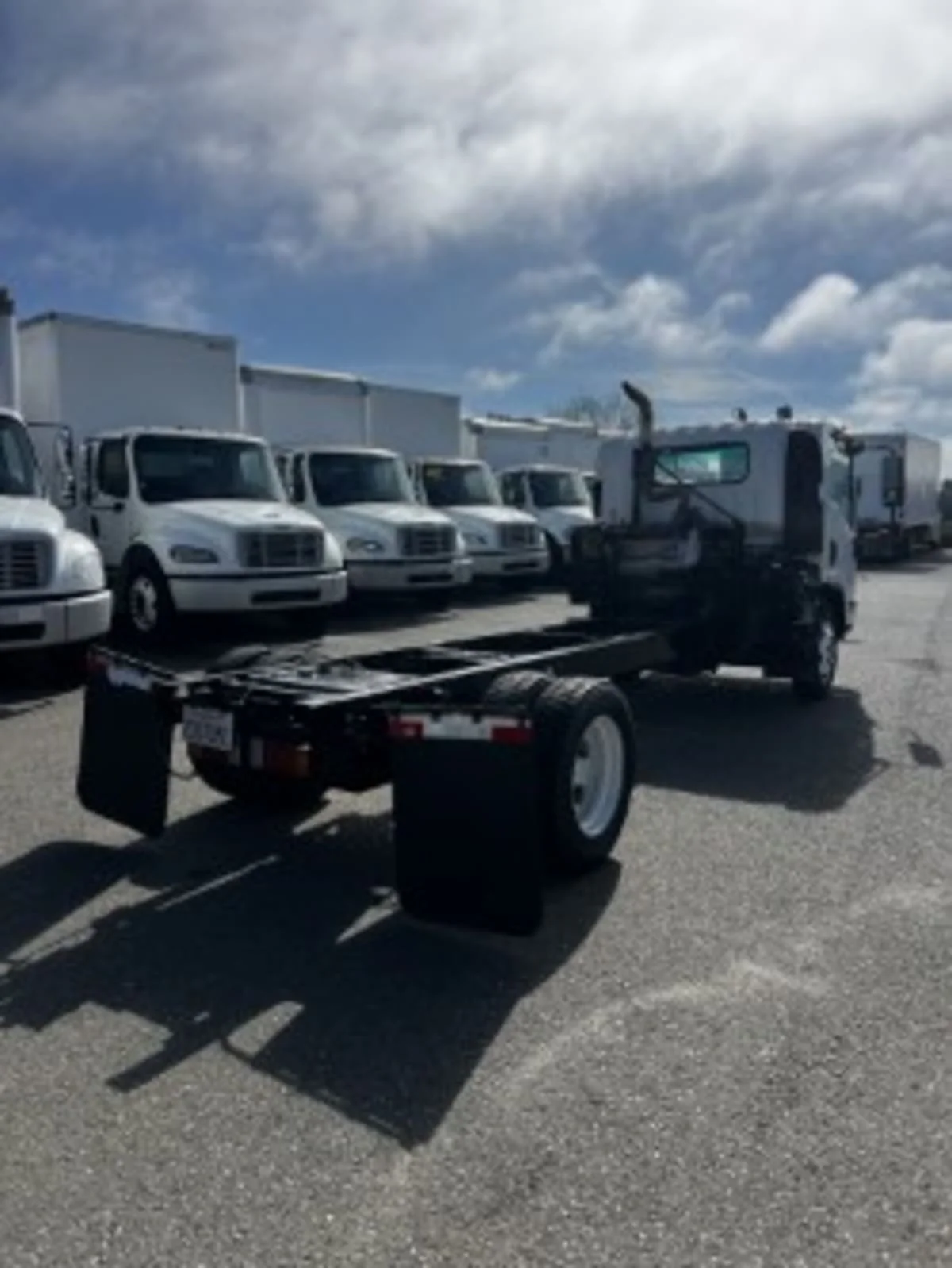 2019 Isuzu NRR - image 4