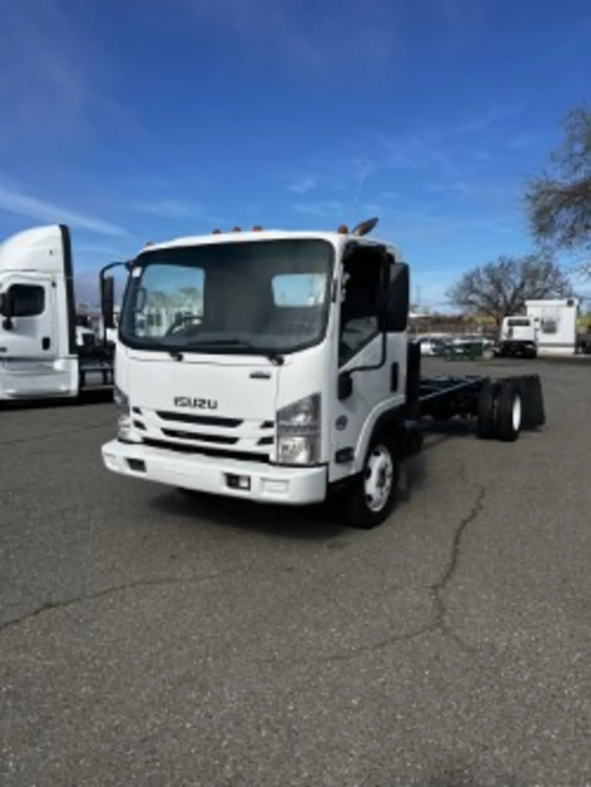 2019 Isuzu NRR in West Sacramento, CA