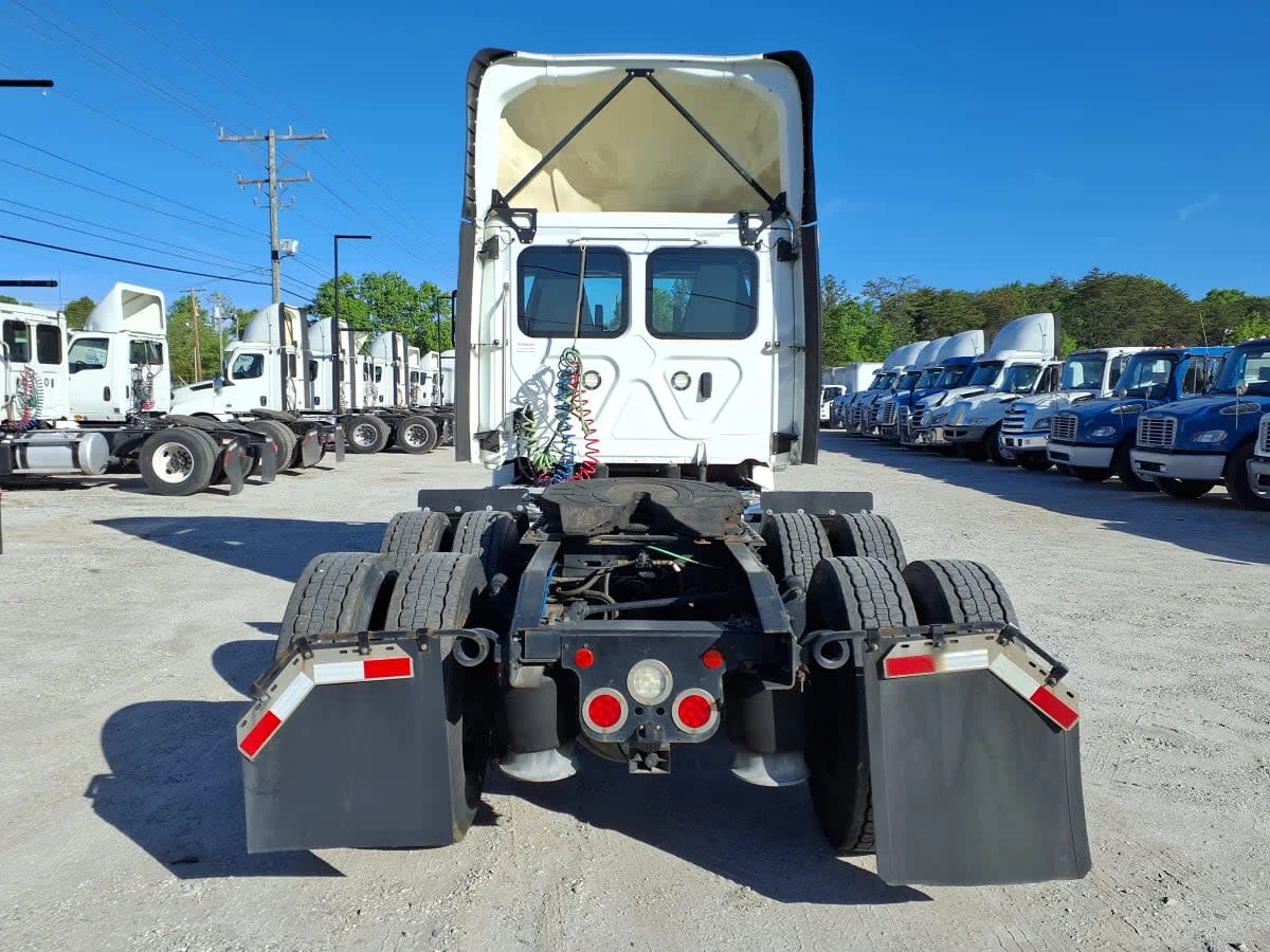 2020 Freightliner Cascadia - image 5