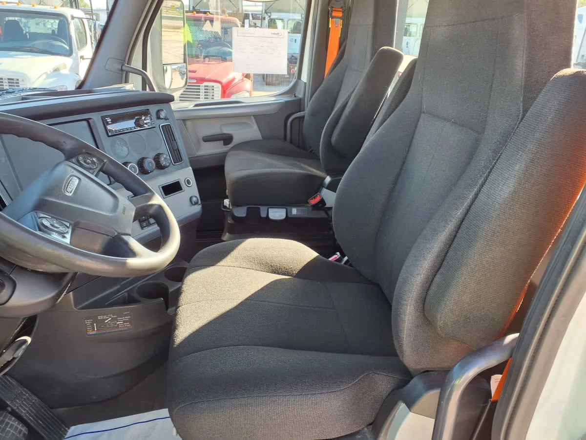 2020 Freightliner Cascadia - image 7