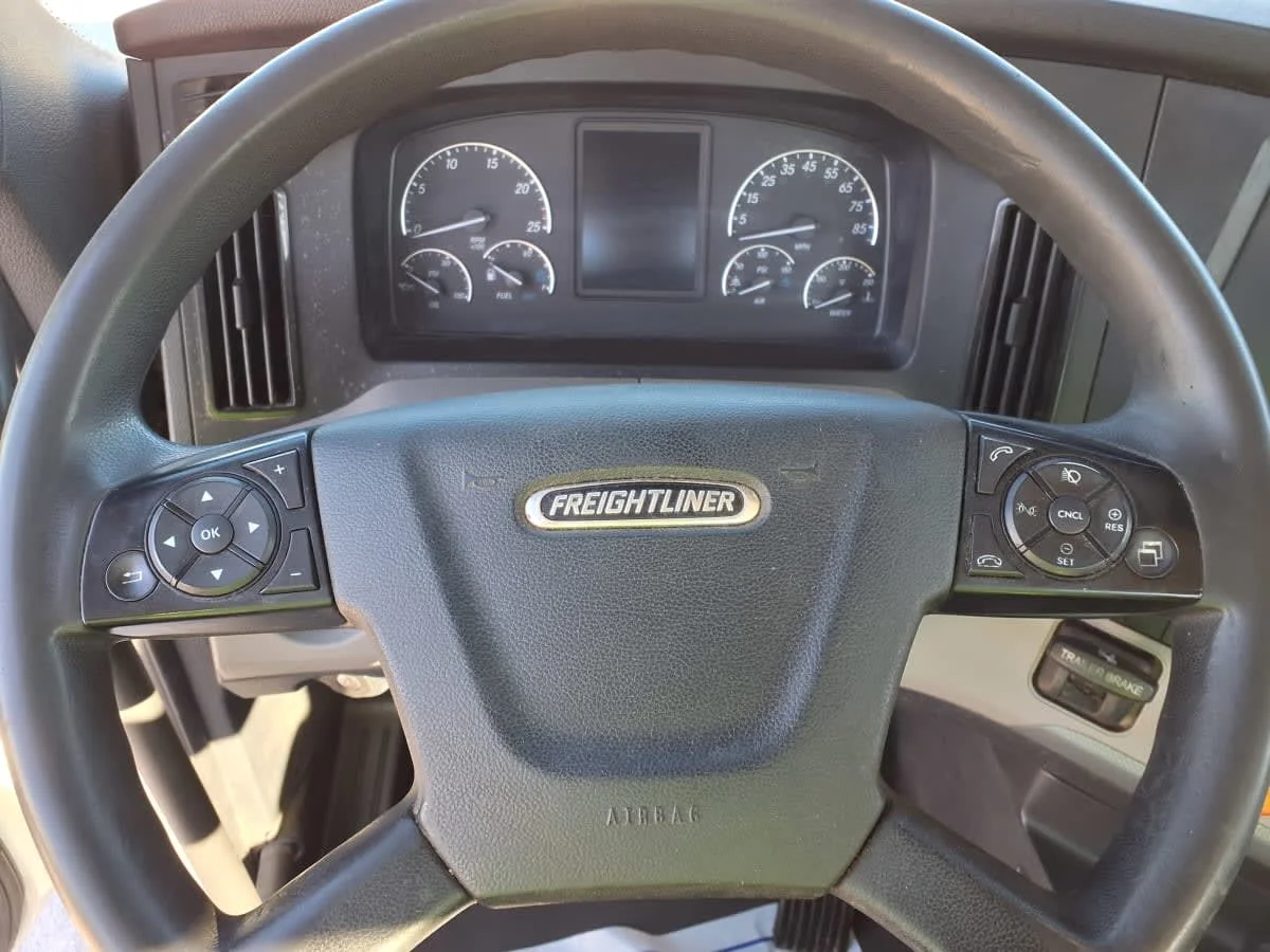 2020 Freightliner Cascadia - image 10