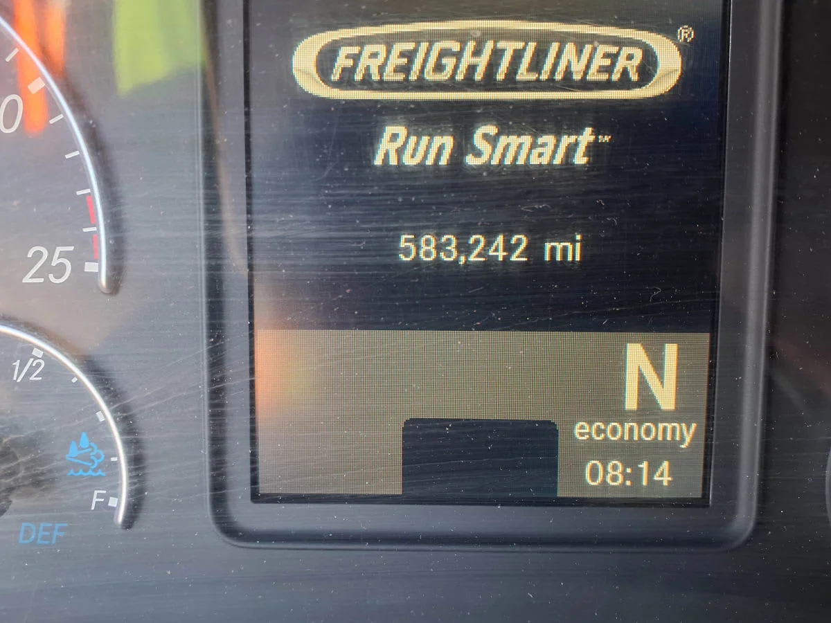 2020 Freightliner Cascadia - image 9