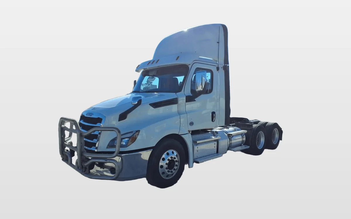 2020 Freightliner Cascadia - image 1