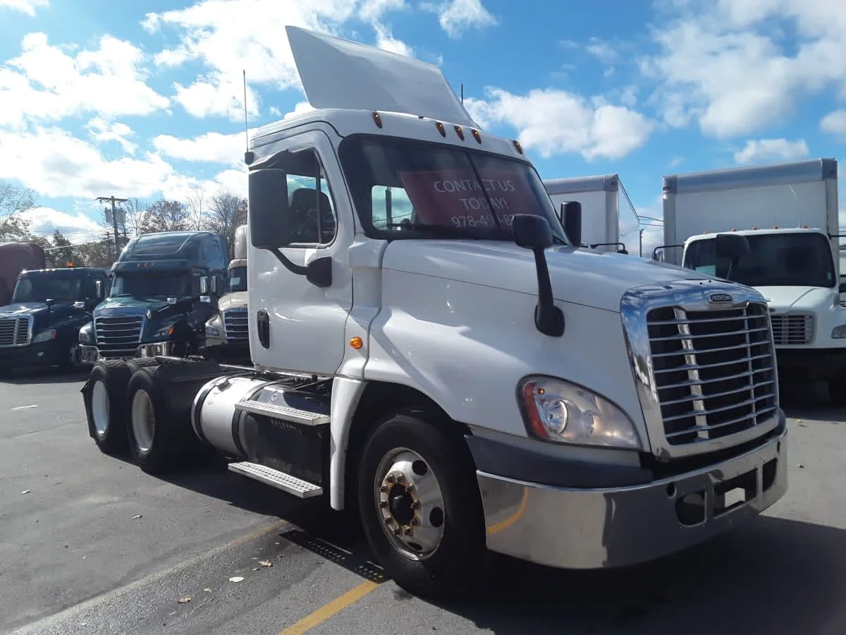 2017 Freightliner Cascadia - image 3
