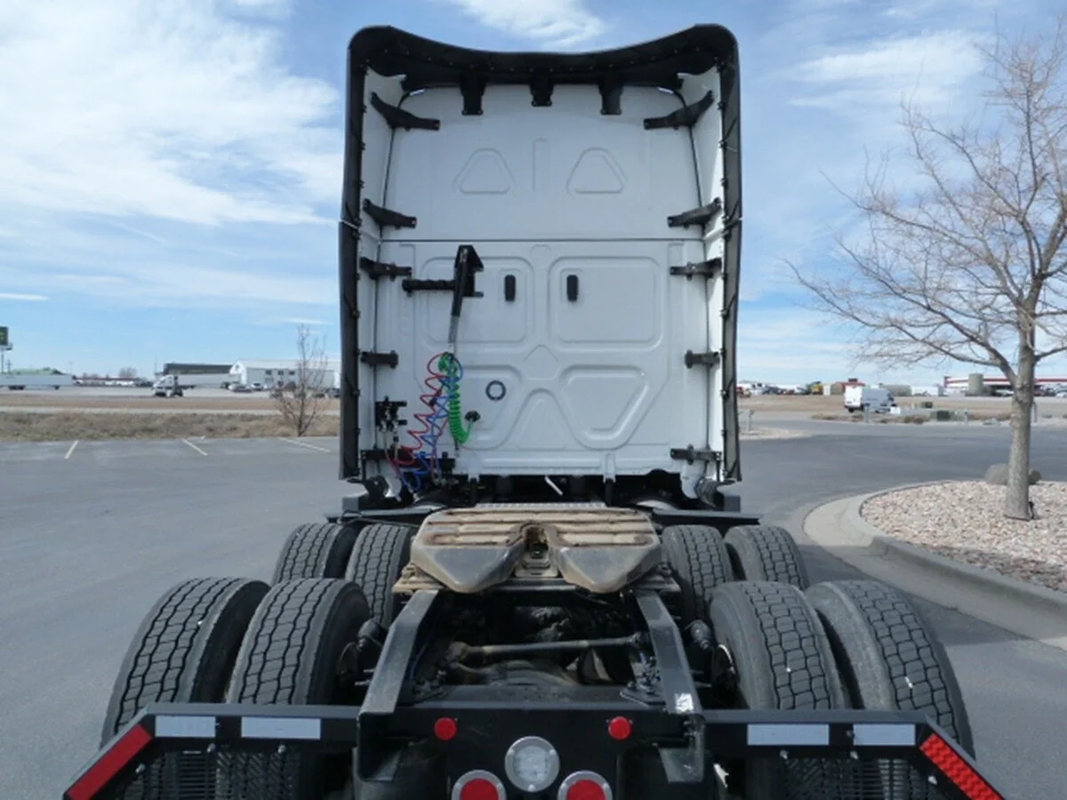 2026 Freightliner Cascadia - image 7