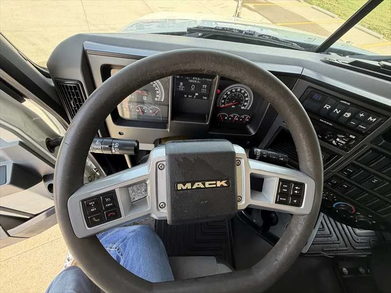 2019 Mack Granite in Springfield, MO — photo 9