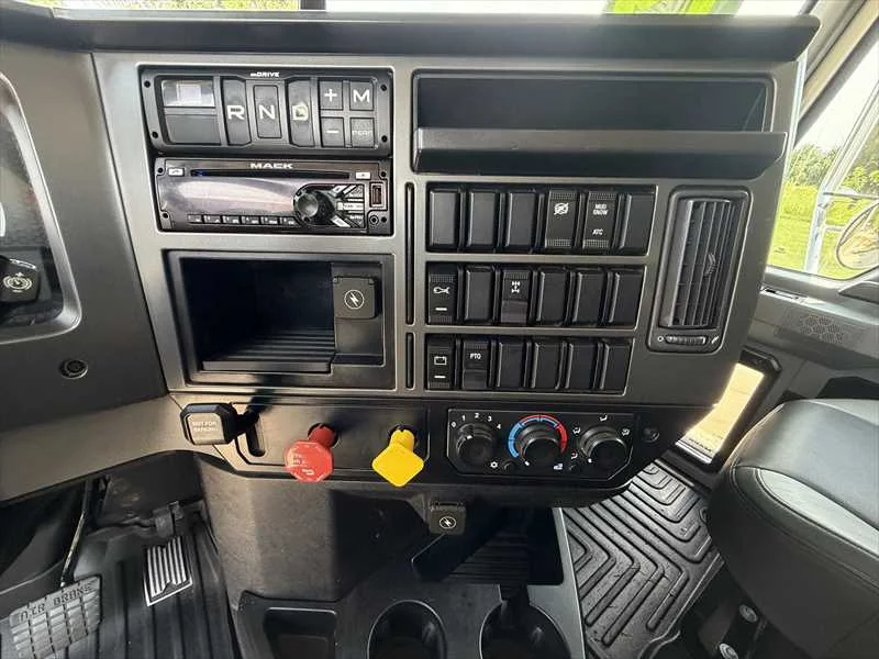 2019 Mack Granite in Springfield, MO — photo 11