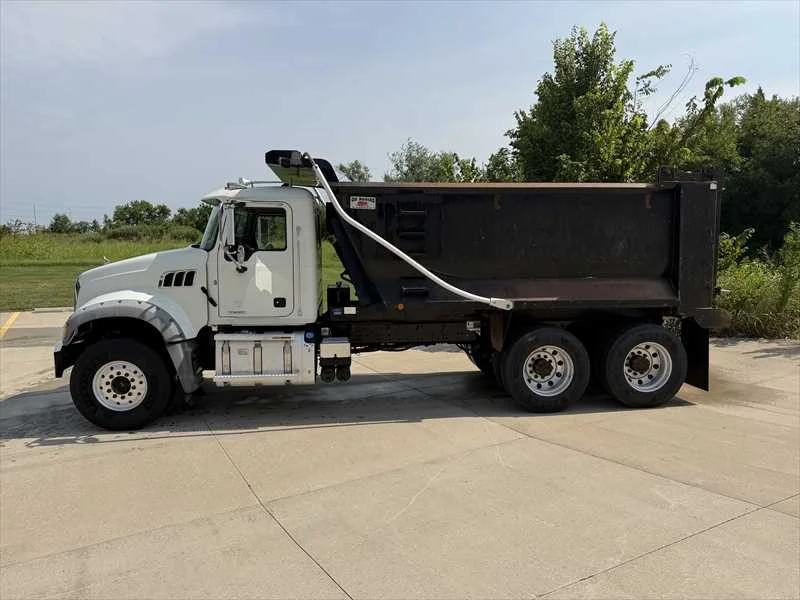 2019 Mack Granite in Springfield, MO — photo 2