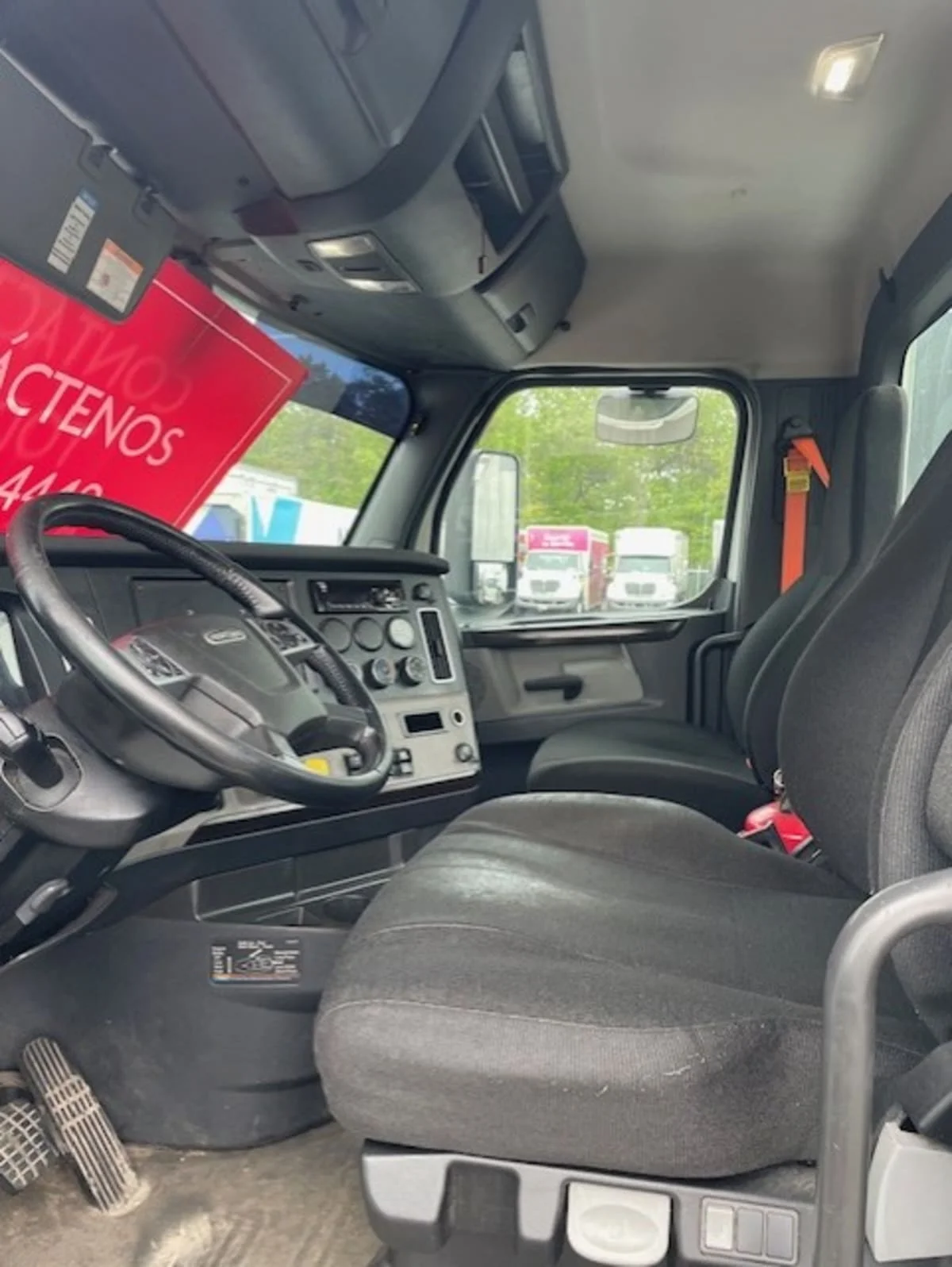2019 Freightliner Cascadia in Farmingdale, NY — photo 7