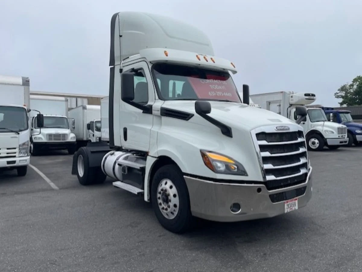 2019 Freightliner Cascadia in Farmingdale, NY — photo 3