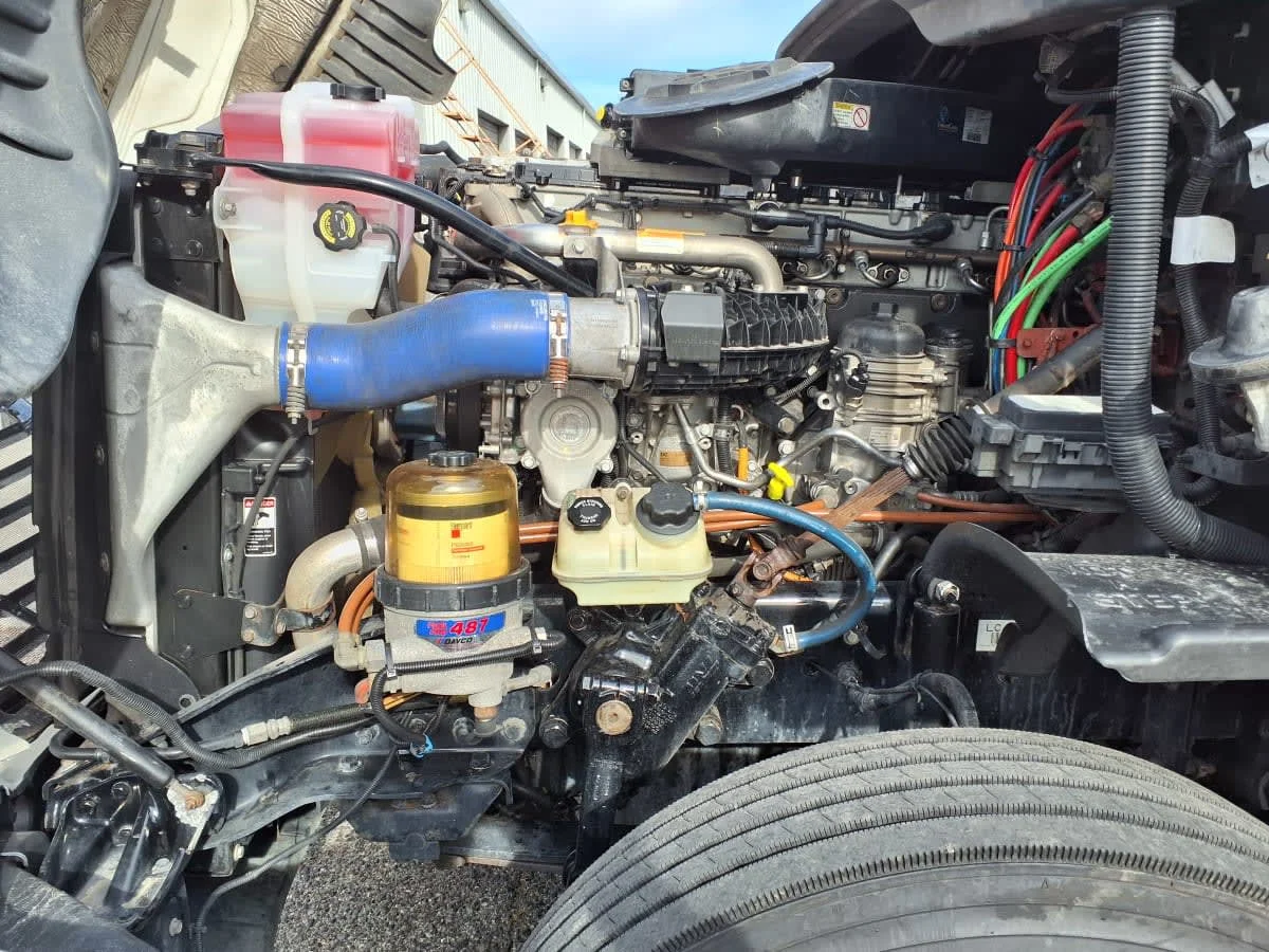 2020 Freightliner Cascadia - image 9