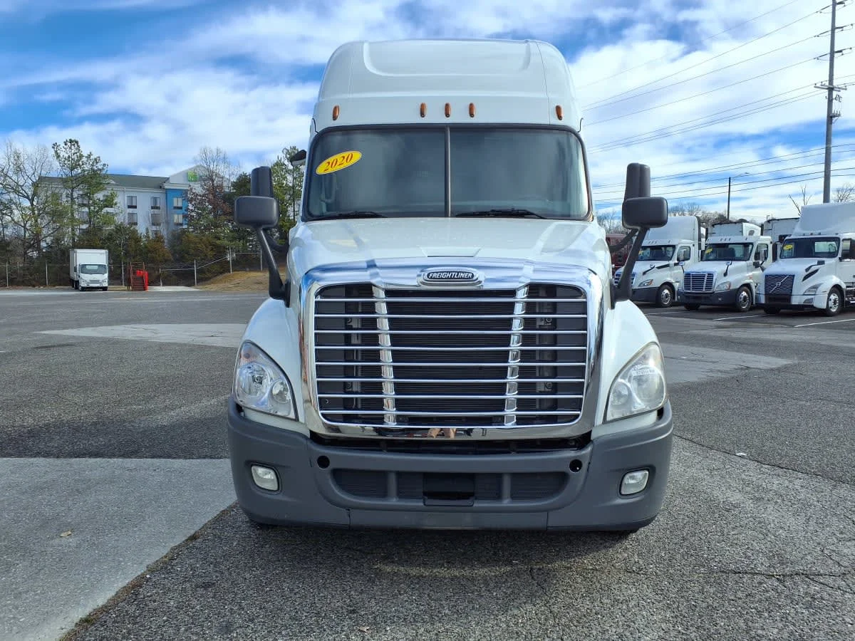 2020 Freightliner Cascadia - image 2