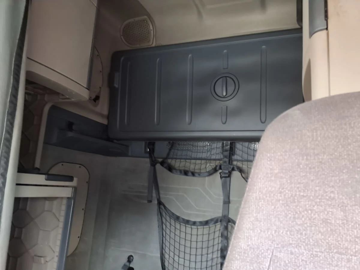 2020 Freightliner Cascadia - image 8