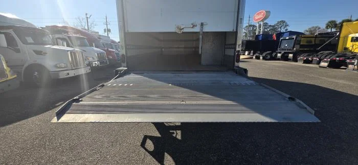 2020 Peterbilt 337 - image 15