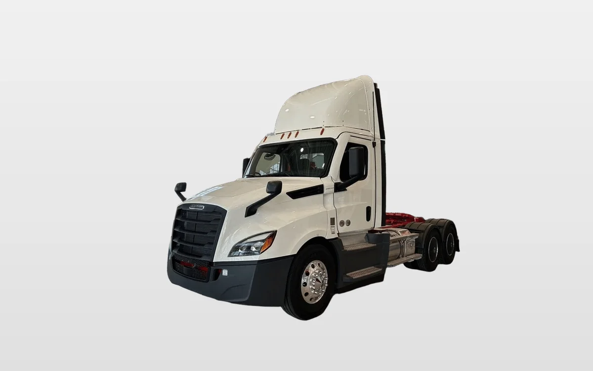 2025 Freightliner Cascadia - image 1