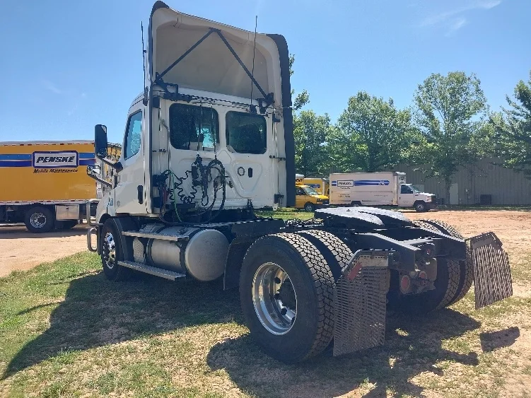 2020 Freightliner Cascadia in Mcdonough, GA — photo 5