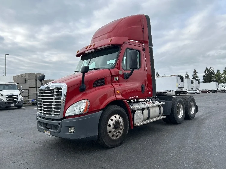 2018 Freightliner Cascadia - image 3