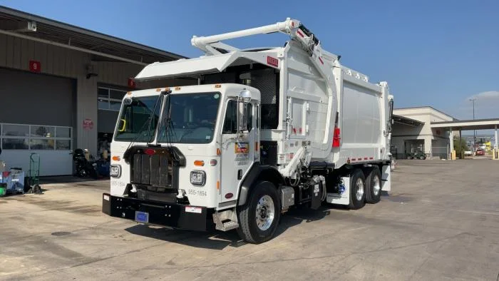 2025 Peterbilt 520 in Houston, TX — photo 2