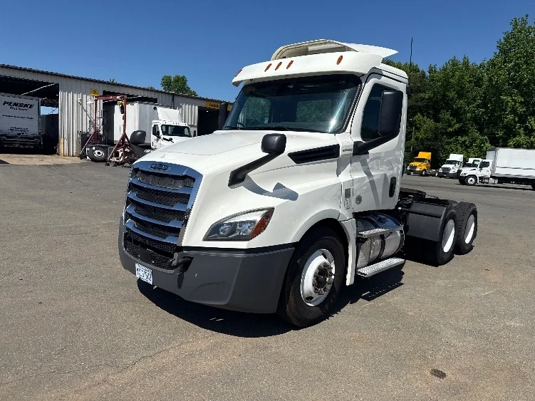 2019 Freightliner Cascadia in Mebane, NC — photo 3