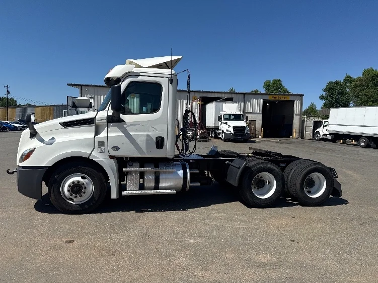2019 Freightliner Cascadia in Mebane, NC — photo 4