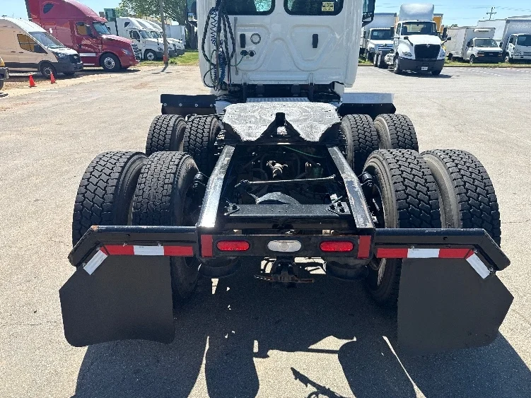 2019 Freightliner Cascadia in Mebane, NC — photo 6