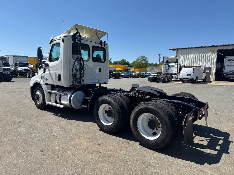 2019 Freightliner Cascadia in Mebane, NC — photo 5