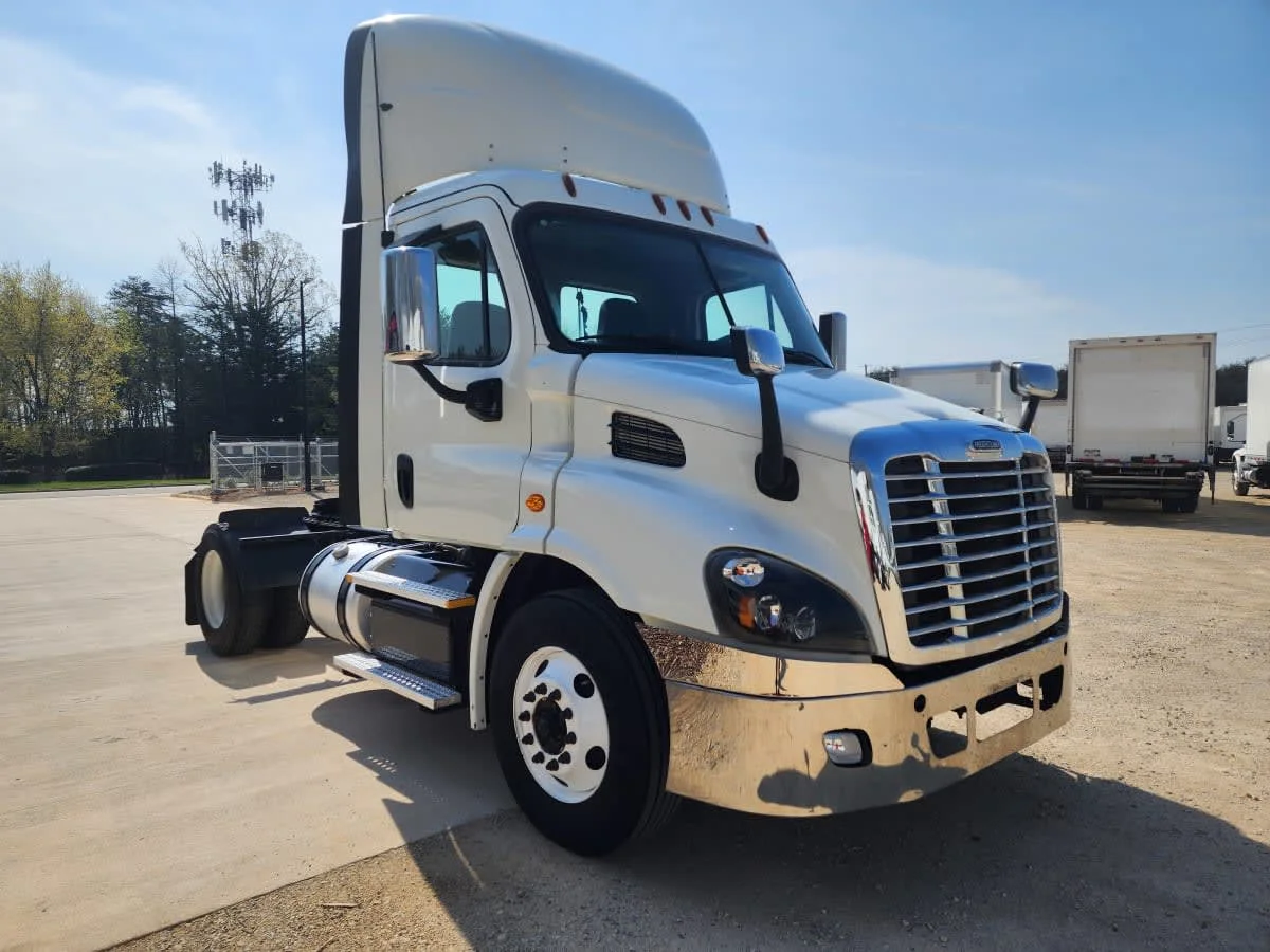 2018 Freightliner Cascadia in Greensboro, NC — photo 3