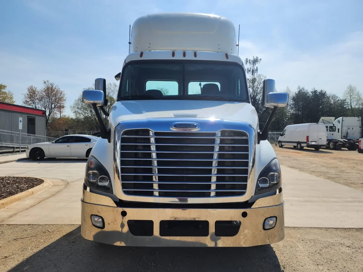 2018 Freightliner Cascadia in Greensboro, NC — photo 2