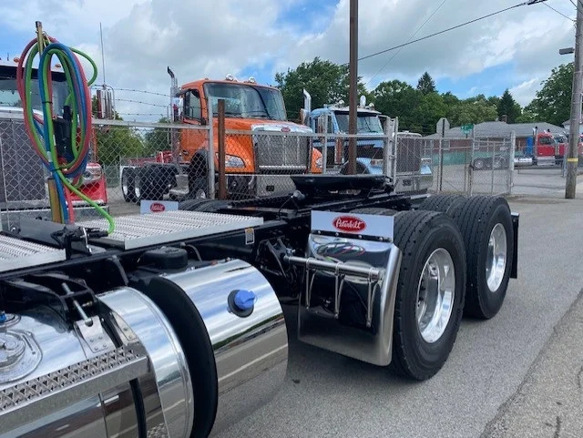 2027 Peterbilt 589 in Eau Claire, PA — photo 9