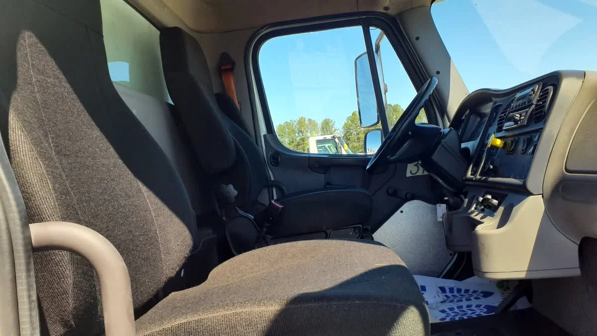 2019 Freightliner M2 106 in Birmingham, AL — photo 12