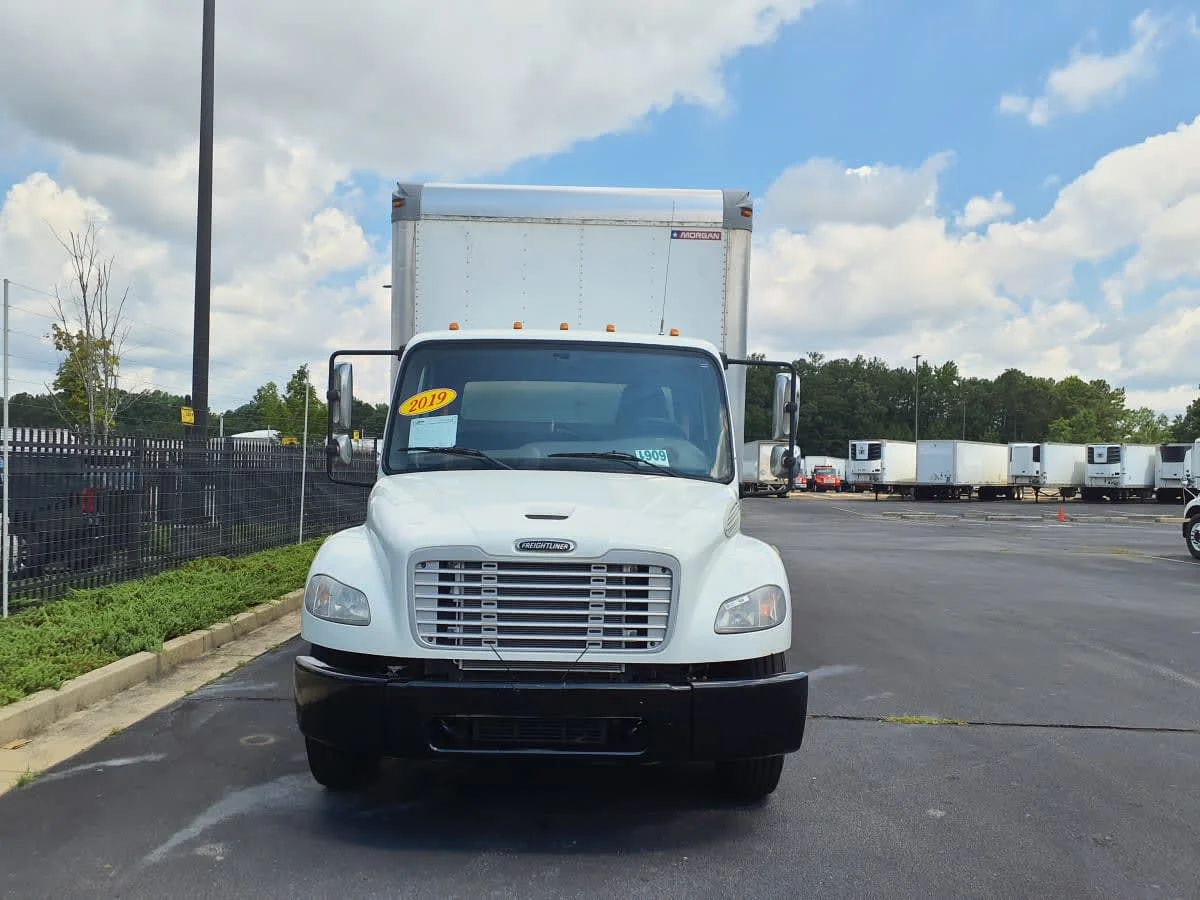 2019 Freightliner M2 106 in Atlanta, GA — photo 2